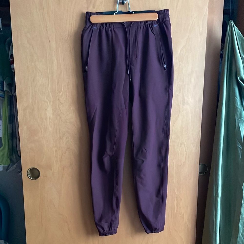 Lululemon license to train joggers